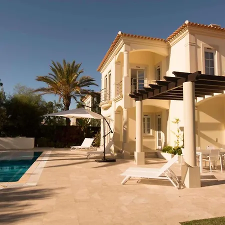 Sleeps 8 Air Con Wifi